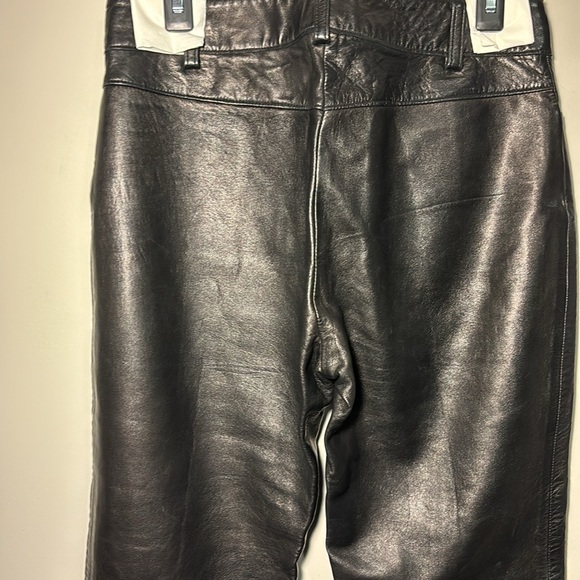 Banana Republic blk leather pants. Front zipper. Bttm left leg torn. 15" across - Picture 9 of 14